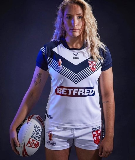 Caitlin Beevers sex model photo