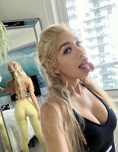 Roxannesimz Profile pic