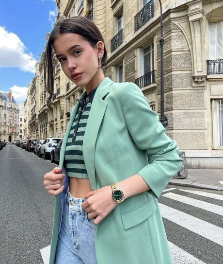 Lea Elui art actress pics