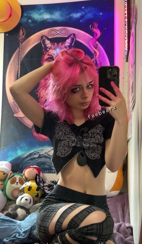faexbear hot model picture