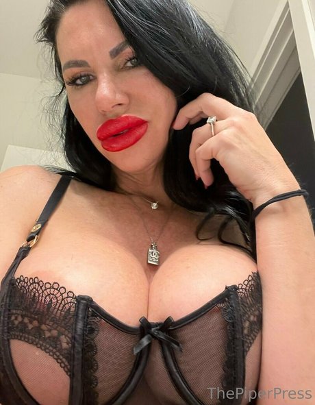 shemale dominatrix onlyfans art nude pics