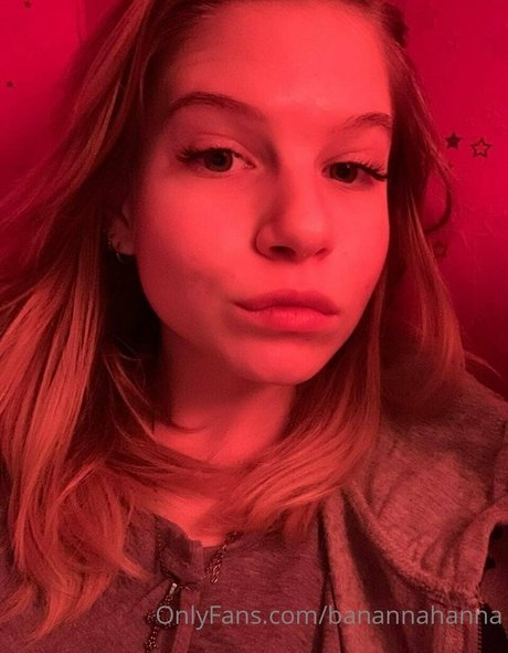 lesbian kissing onlyfans adult images