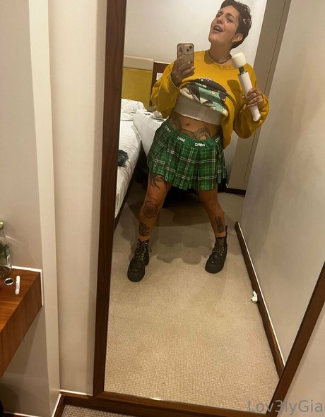 lovelygia nudes model image