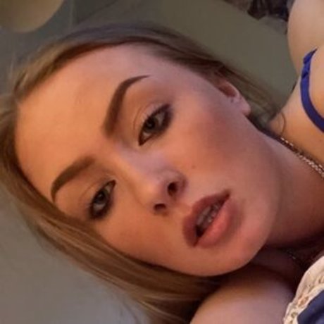 Mili Atkins sexy model img