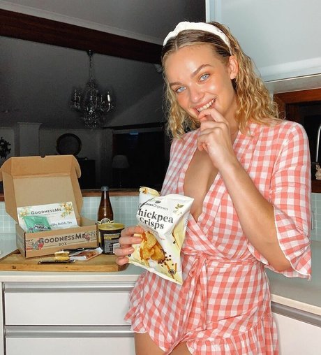 Abbie Chatfield pornstar naked pics