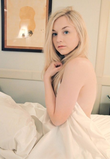 Emily Kinney model exclusive picture