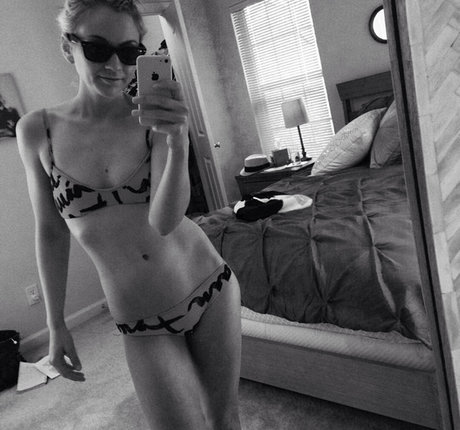 Emily Kinney star free archive