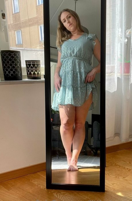 swimming pool onlyfans beautiful pics