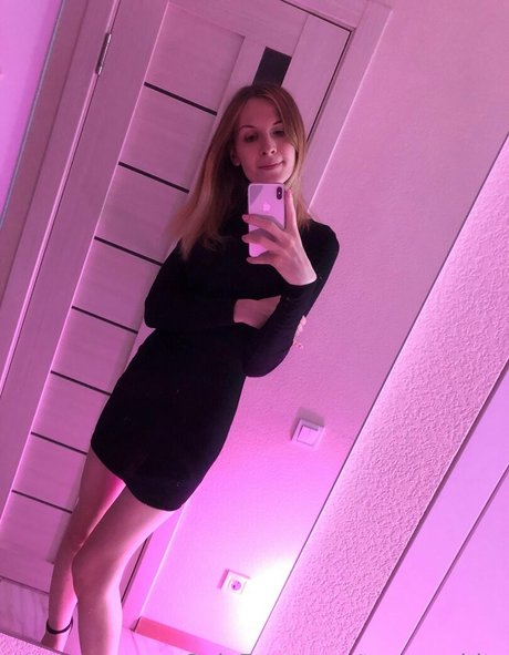 ts avy white art actress galleries