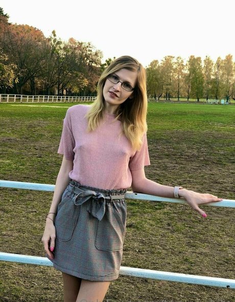 ts avy white art model images