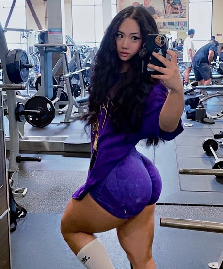 milkwarmy model naked image