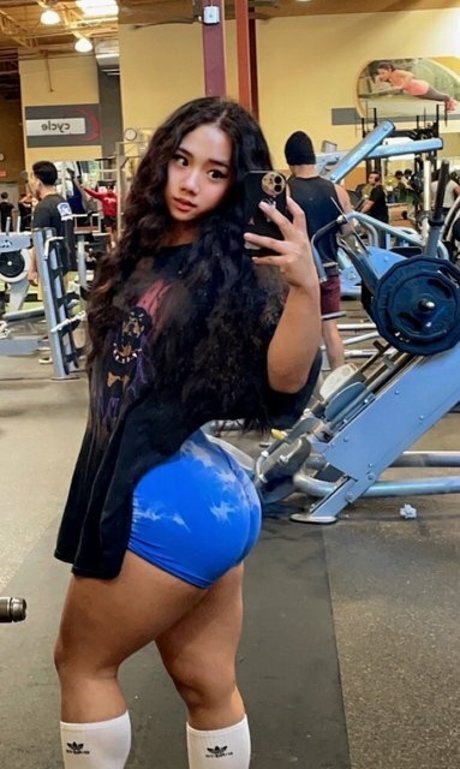 milkwarmy model adult image