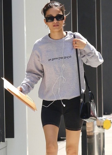 Rachel Zegler Profile pic