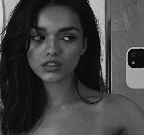 Rachel Zegler high quality model images