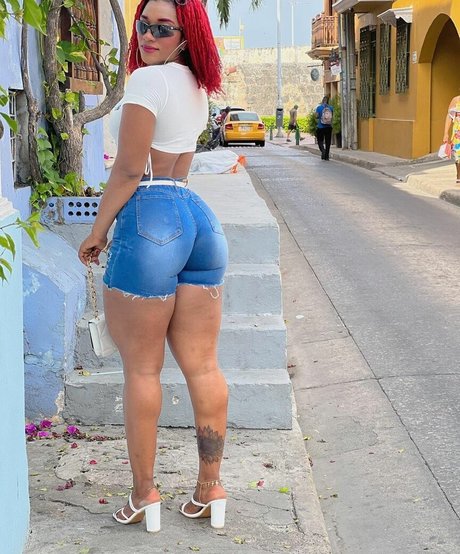 maryoficial fit naked model images