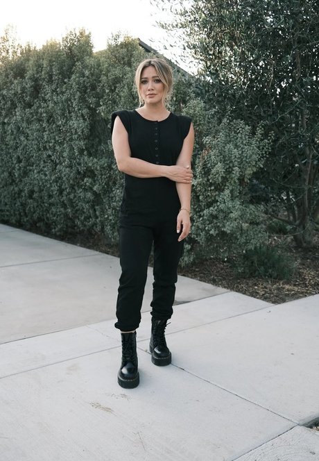 Hilary Duff nudes star galleries