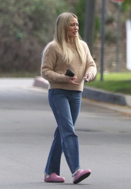 Hilary Duff xxx actress image