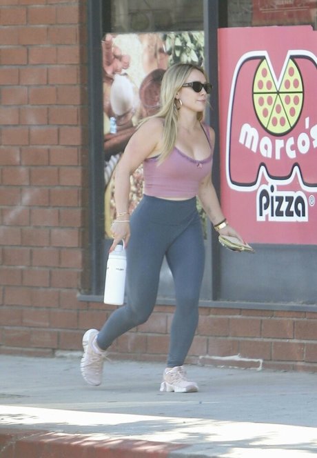 Hilary Duff pretty actress pics