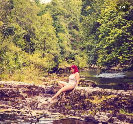 Welshbabe model beautiful pics