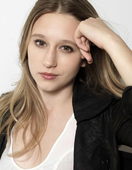 Taissa Farmiga star pornographic images
