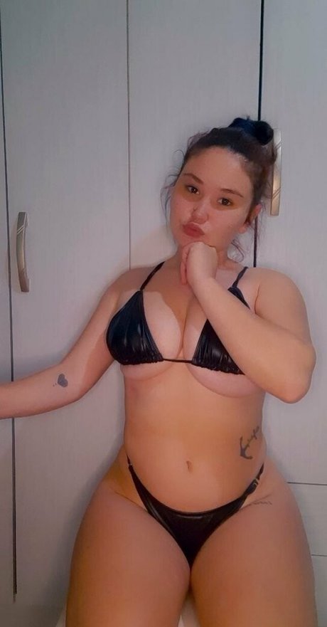 solcandefree model top photo