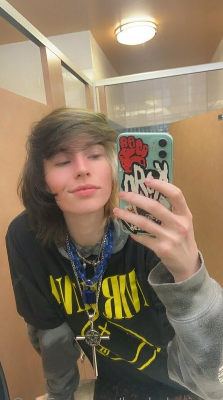 feetiecutieee erotic star image