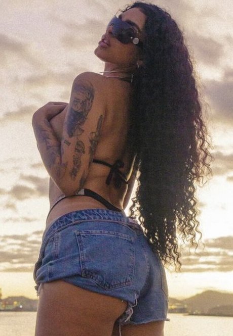 biancaoficial art model photo