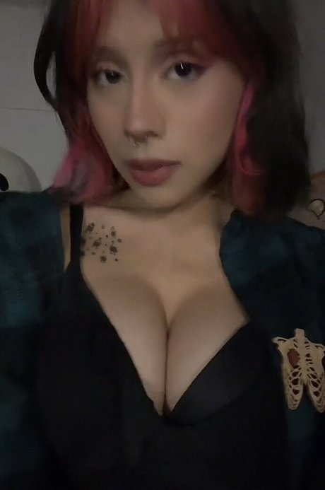 Kitt3nluvrr perfect model image