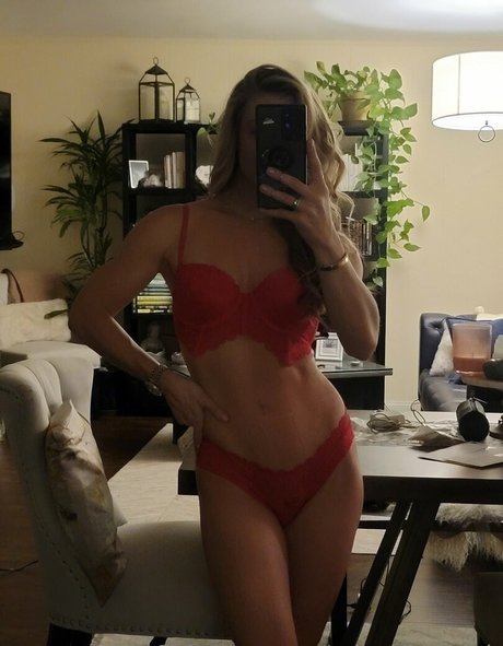 Nikki Leigh high quality star image