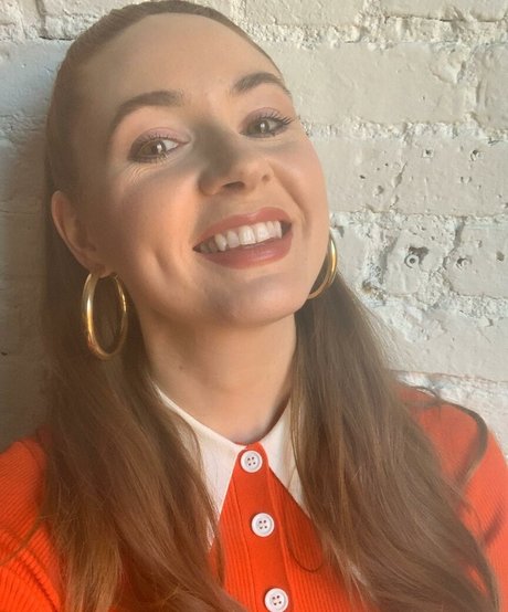 Karen Gillan art star galleries