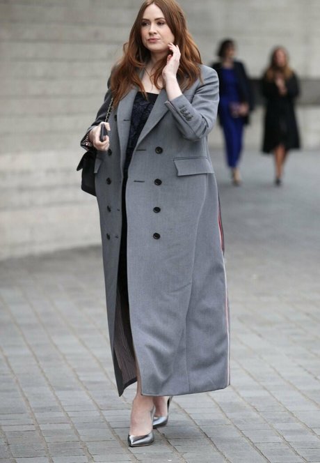 Karen Gillan model naked img