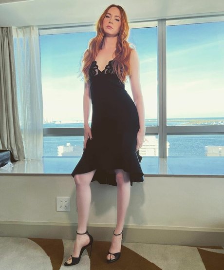 Karen Gillan high quality model image