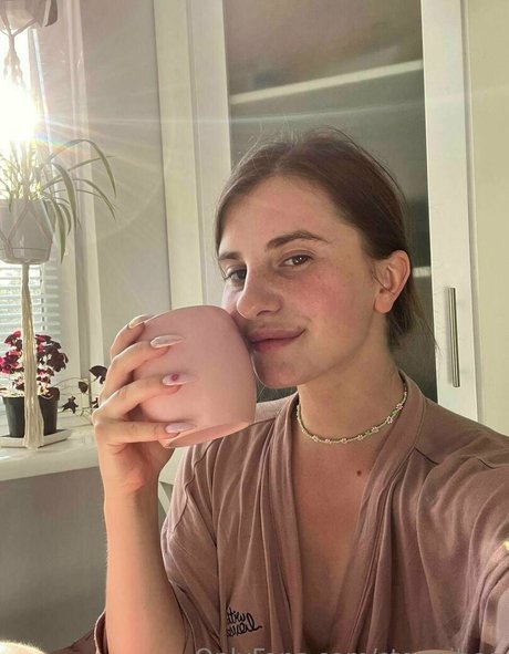 stormibee model pornographic picture