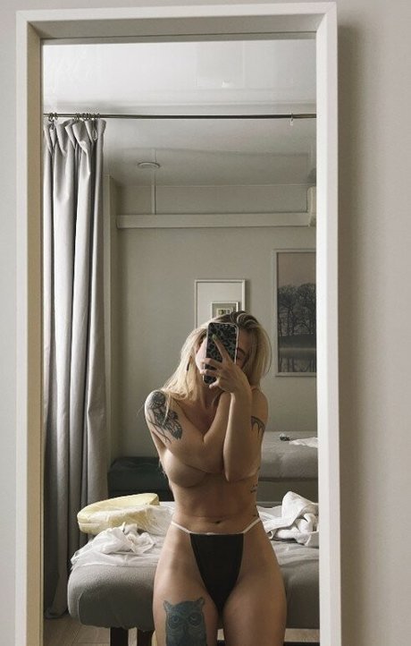 swinger milf onlyfans nude picture