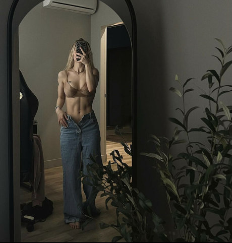 huge shemale onlyfans hd images