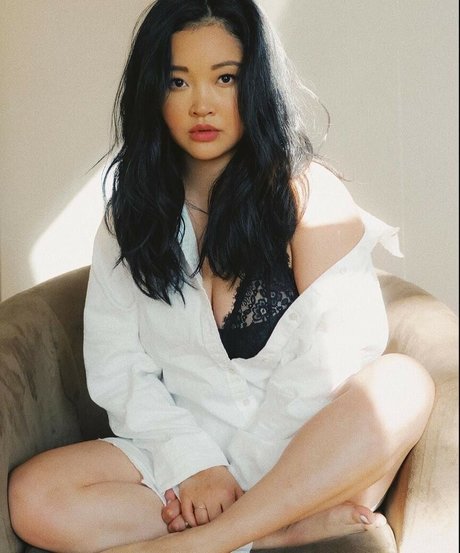 Lana Condor pretty star picture