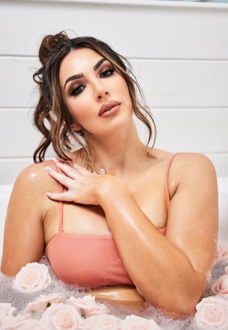 Cassie Lee perfect model image