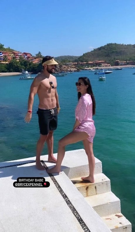 Olivia Munn naked actress gallery