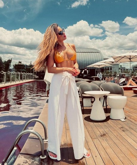 Paloma Tocci exclusive star photo