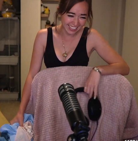 Mayahiga actress pic