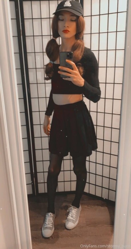 Stormy buns adult model picture