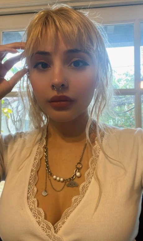 Noodlenom model hot picture