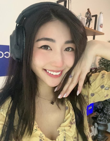 xChocobars exclusive model pic