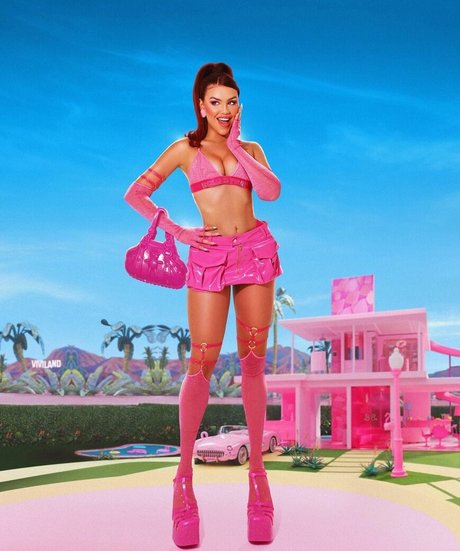 Vivi Wanderley model art pics