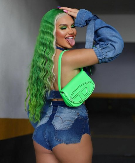 Vivi Wanderley free pornstar pictures