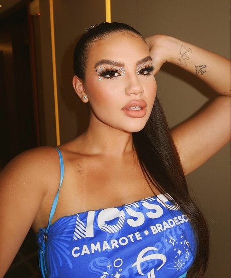 Vivi Wanderley sexy model photos