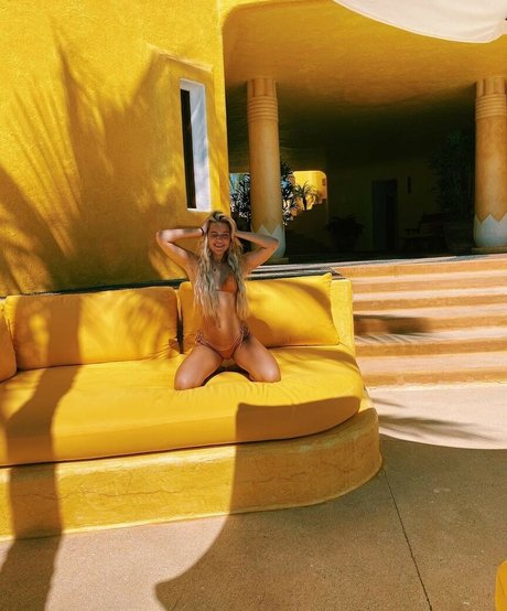 blonde onlyfans exclusive img