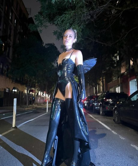 Olivia Ponton star nude image