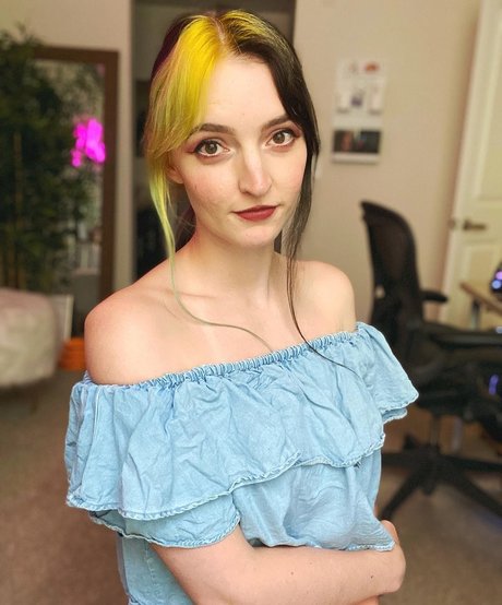 Littlesiha nudes actress archive