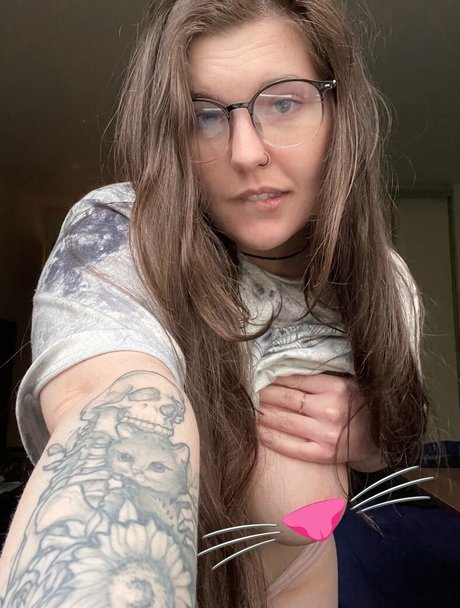 Kittykattgirl model nude picture